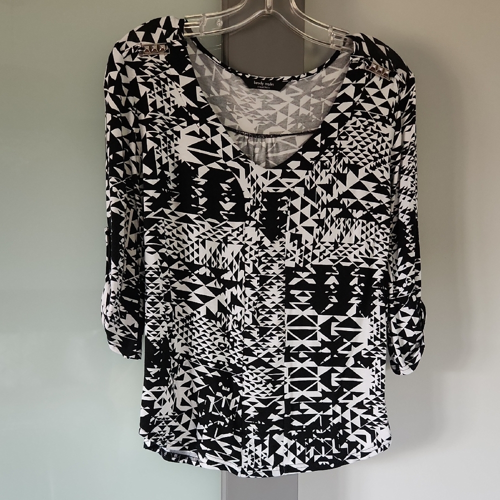 Brody Myles Black and White Geometric Women's Top With Adjustable Sleeves